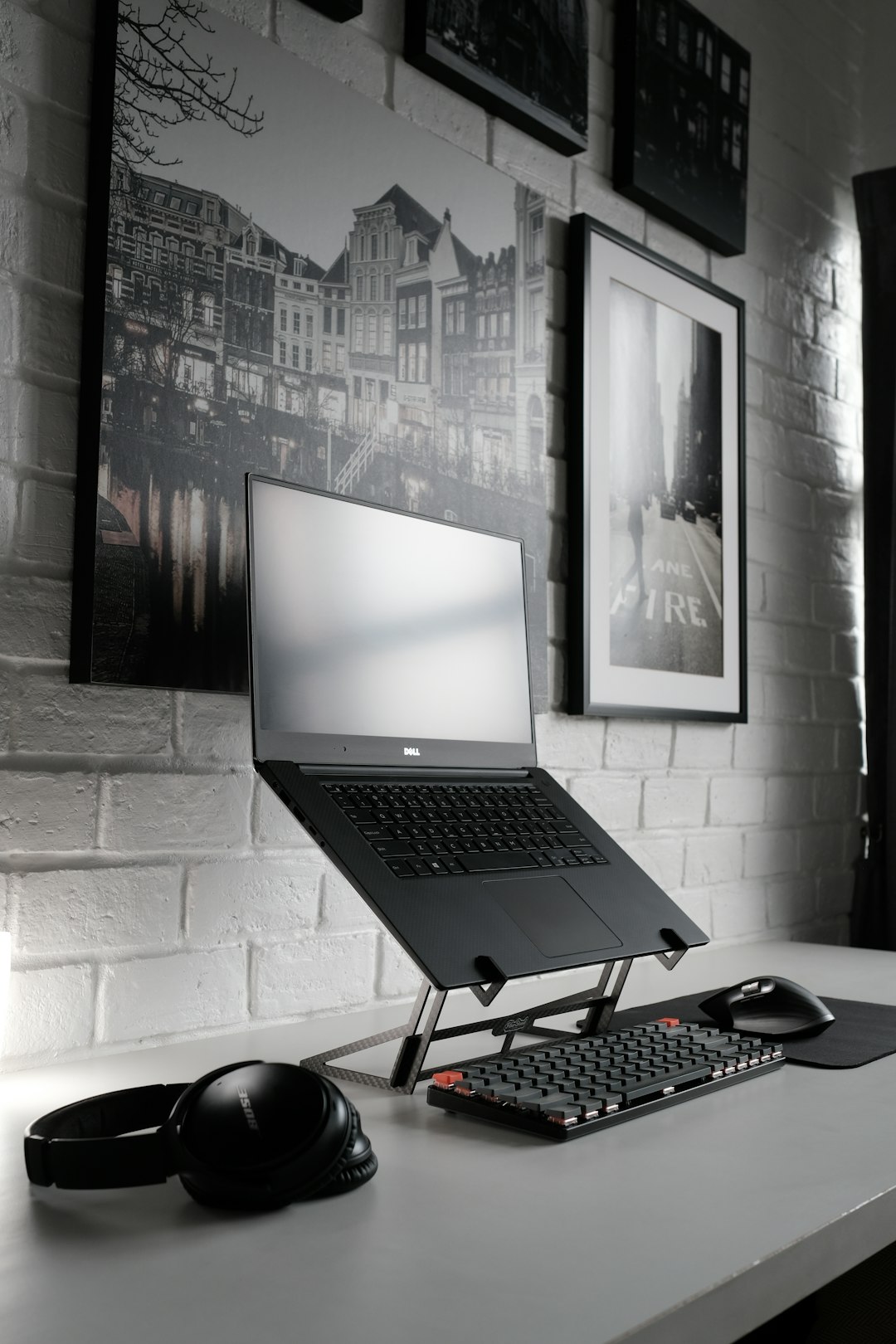 Free to use -u003e a backlink to www.fiberstand.com would be nice! In the picture: - Dell XPS 15 - Fiberstand.com laptopstand - Bose headset - Keychron k3 slim keyboard - Mx master mouse